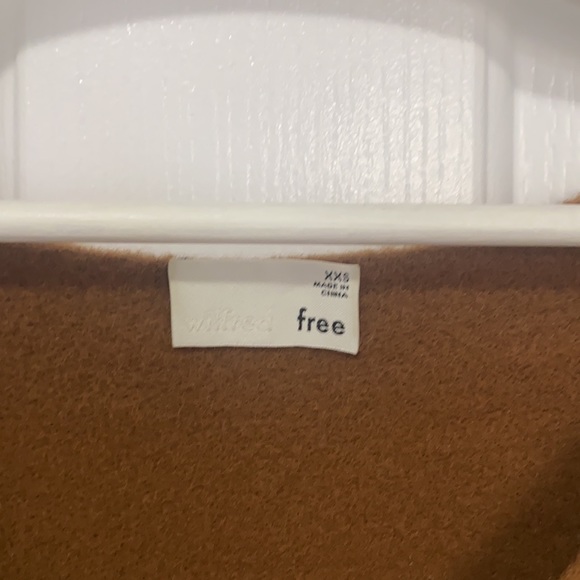 SOLD Aritzia Wilfred Free Relaxed V-Neck Sweater - Picture 4 of 4